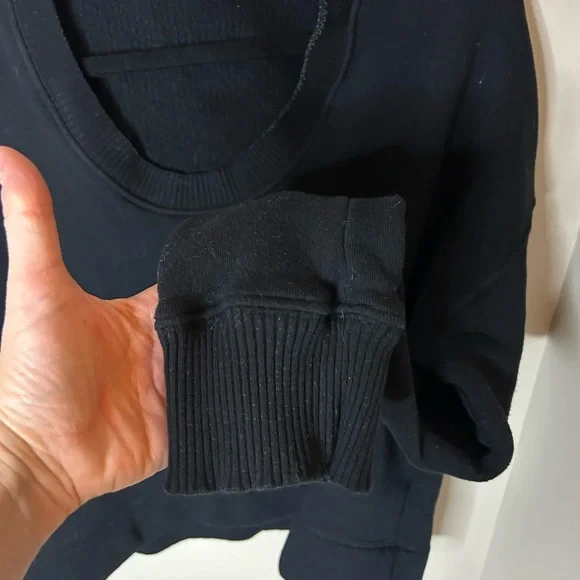 PERFECTWHITETEE JANIE FLEECE U NECK SWEATSHIRT IN BLACK SIZE SMALL - Picture 4 of 10